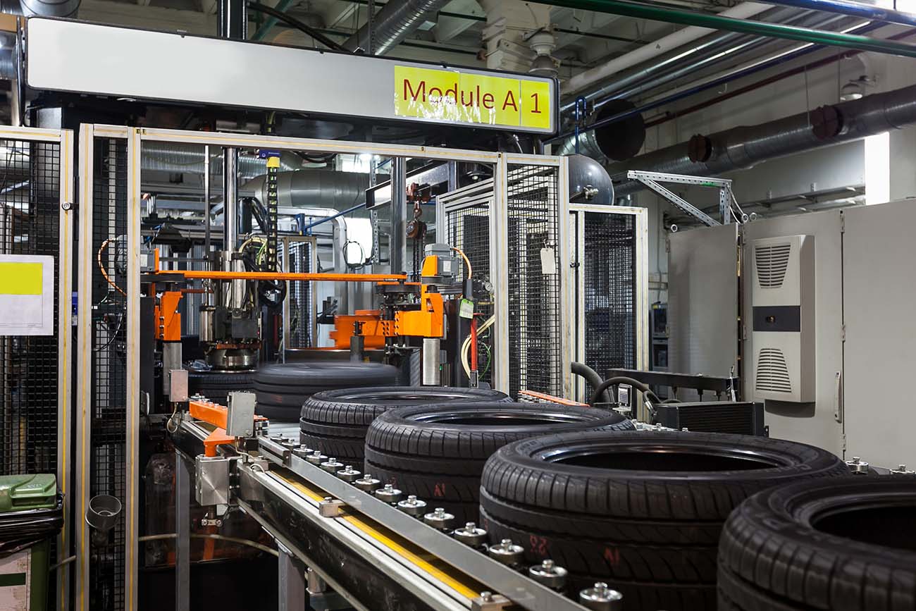 Tyre production machine conveyor